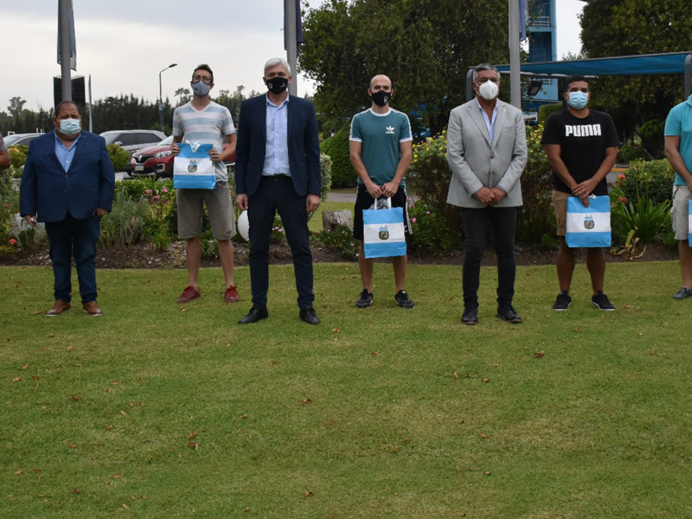 La AFA entregó indumentaria a los donantes de plasma