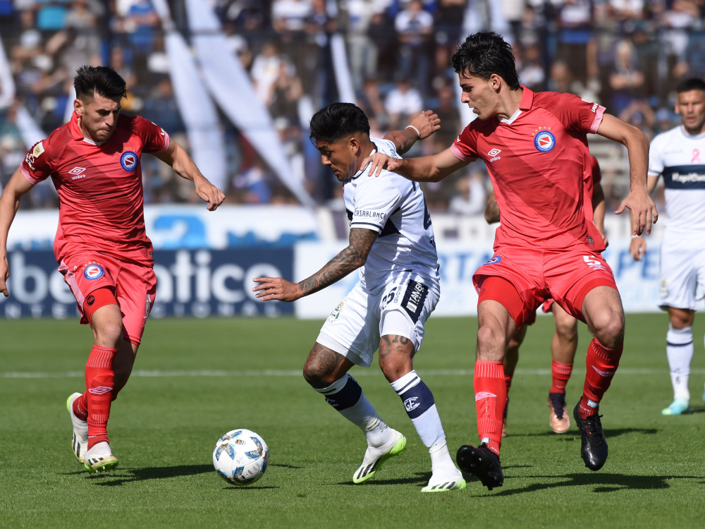 Gimnasia derrotó 3-2 a Argentinos 