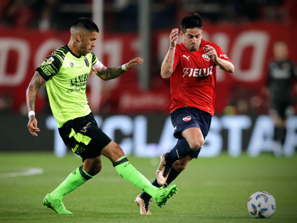 En condición de local, Independiente se impuso 3-0 ante Barracas Central