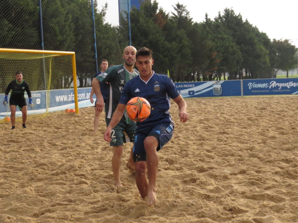 La Selección de fútbol playa completó otro microciclo con un amistoso ante Ituzaingó