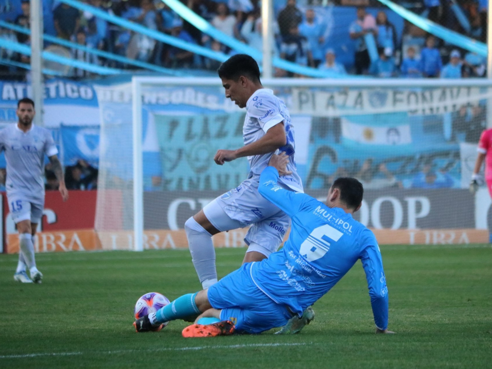 Godoy Cruz le ganó 3-1 a Defensores Unidos