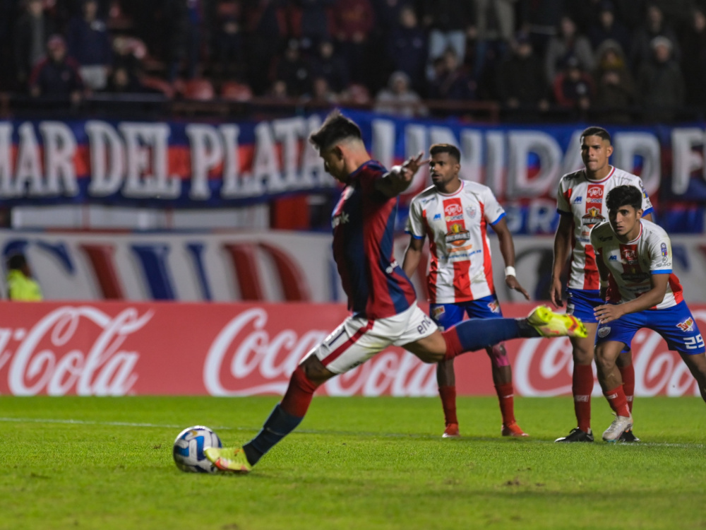  San Lorenzo derrotó 4-1 a Estudiantes de Mérida