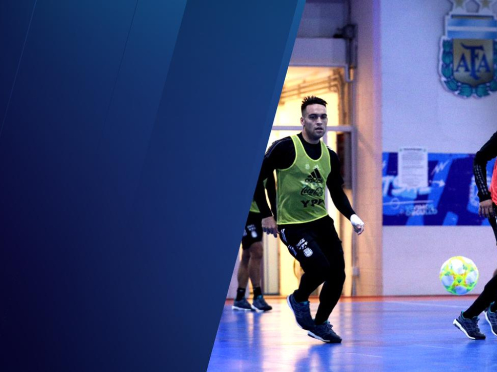 Práctica bajo techo de la Selección Argentina