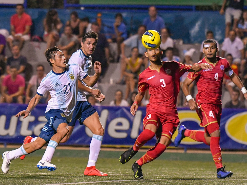 Argentina derrotó 5-0 a Bahrein pero se quedó afuera del torneo por un gol de diferencia