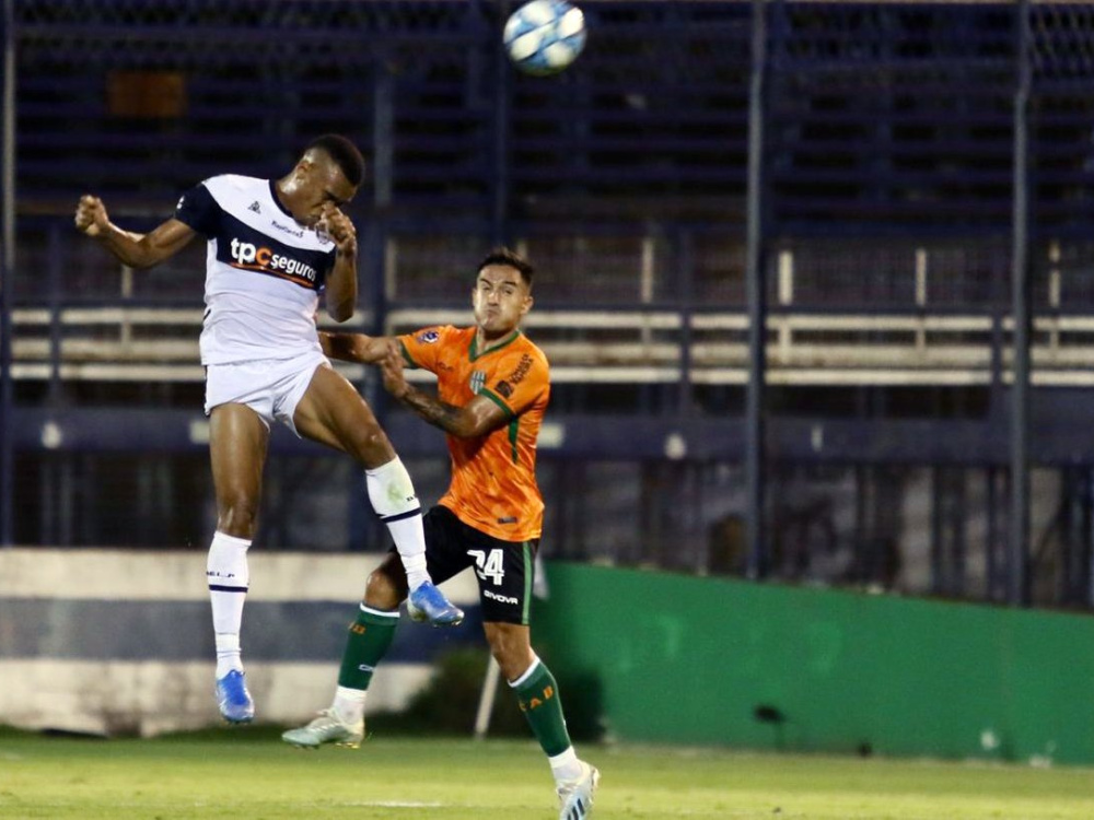 Gimnasia y Banfield igualaron sin goles en el inicio de la Copa de la Superliga