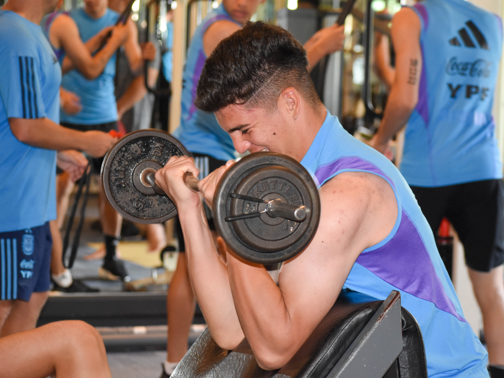 Sub 17: trabajos en el gimnasio y viaje a Bandung