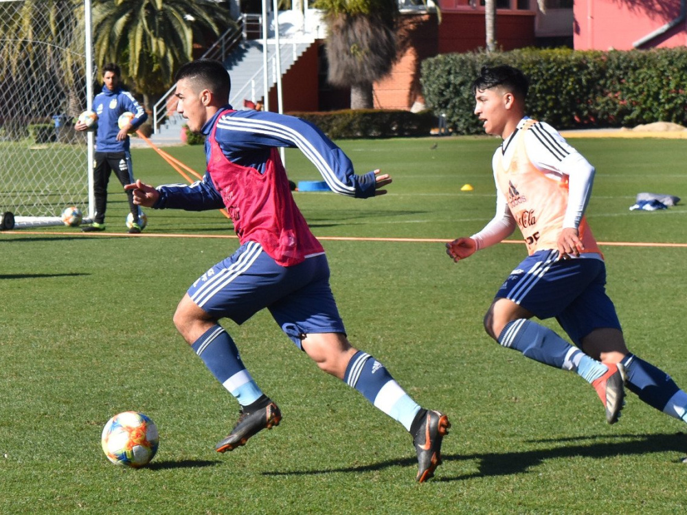 La Sub 17 se entrena pensando en el Mundial de Brasil