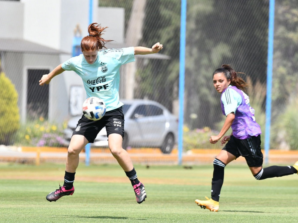 La preselección femenina juvenil completó otra mañana de práctica