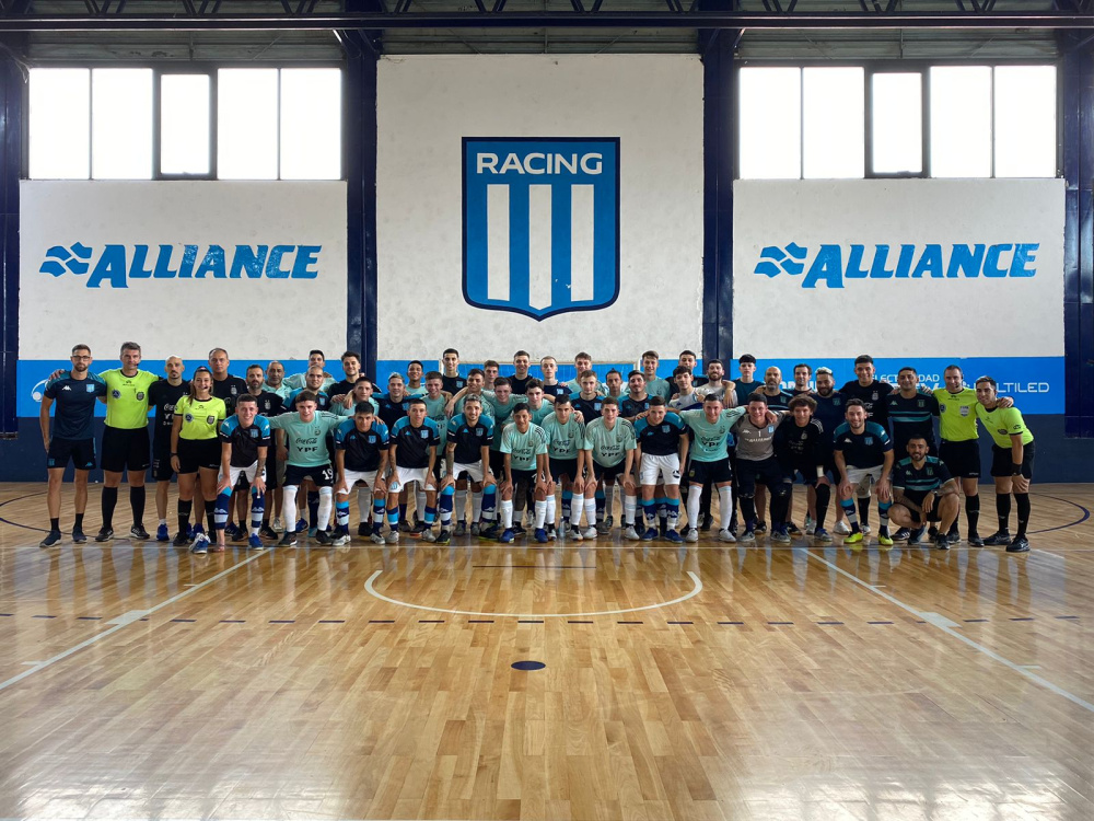 La Selección Sub20 realizó una práctica de Futsal con el primer equipo de Racing