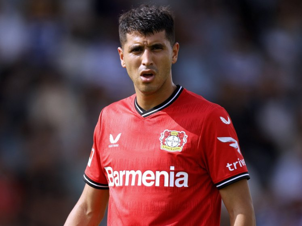 Bayer Leverkusen, con Palacios como titular, alcanzó a Bayern Múnich en la cima