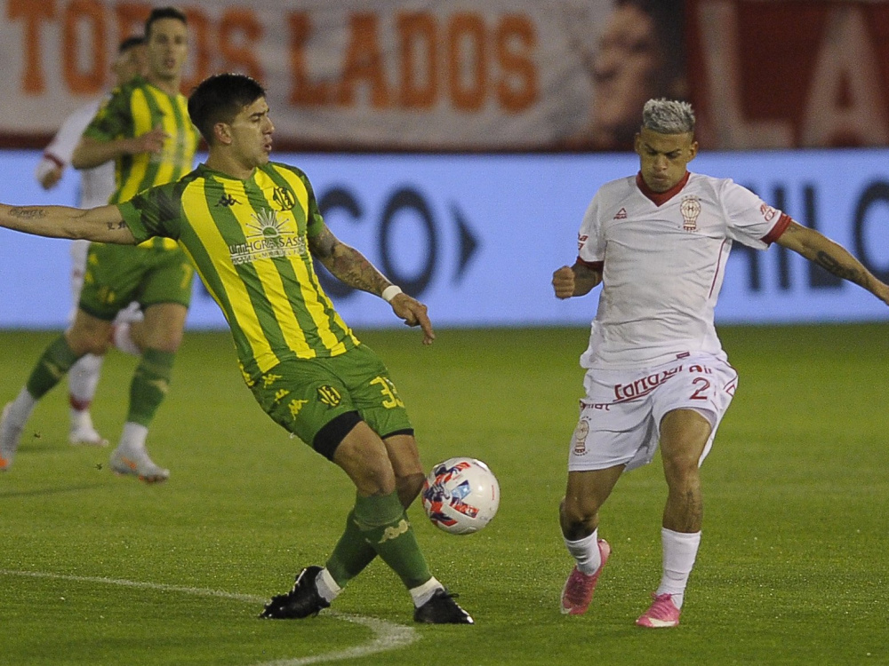 Huracán venció 2-0 a Aldosivi