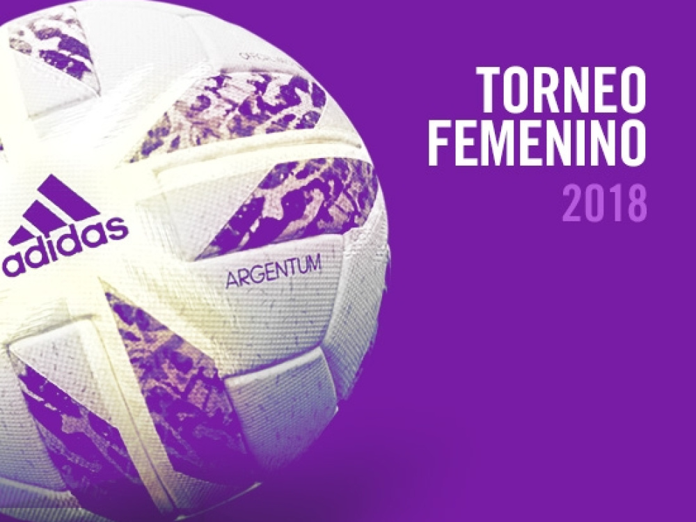 Las jugadoras salen a la cancha