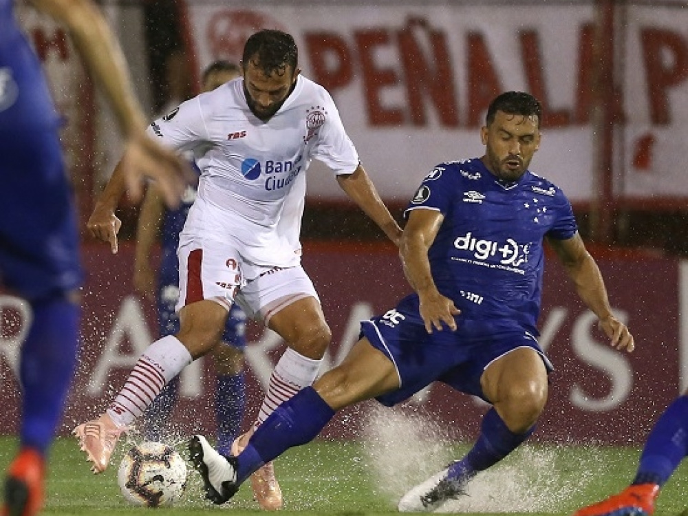 Huracán perdió ante Cruzeiro