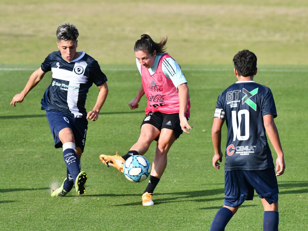 Martes de amistoso para la preselección femenina local