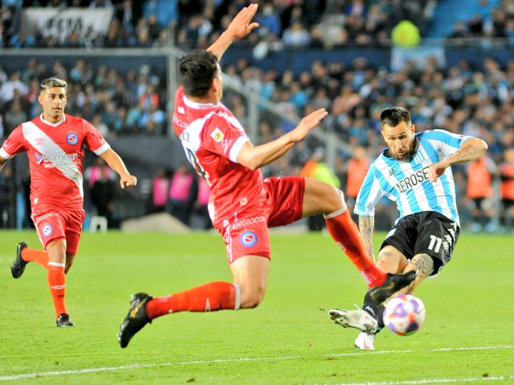 En Avellaneda, Racing derrotó 1-0 a Argentinos Juniors