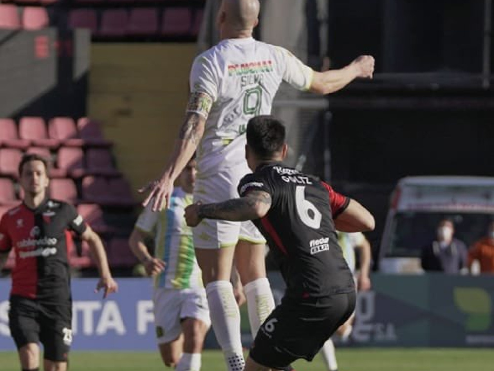 Colón y Aldosivi igualaron 1-1 en Santa Fe