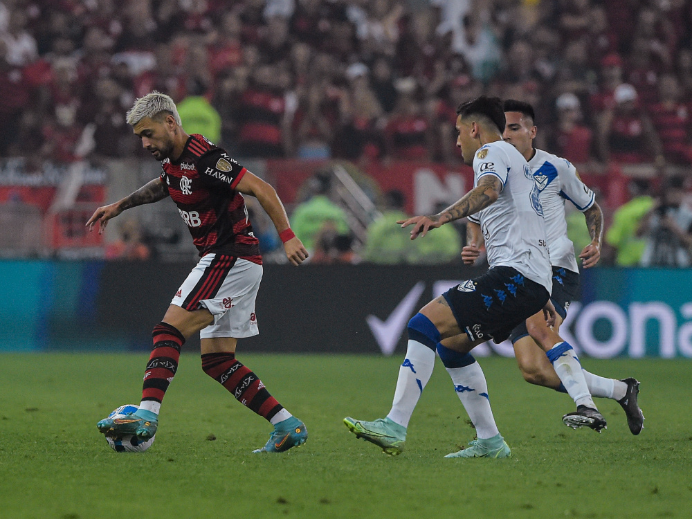 En Brasil, Vélez perdió 2-1 ante Flamengo