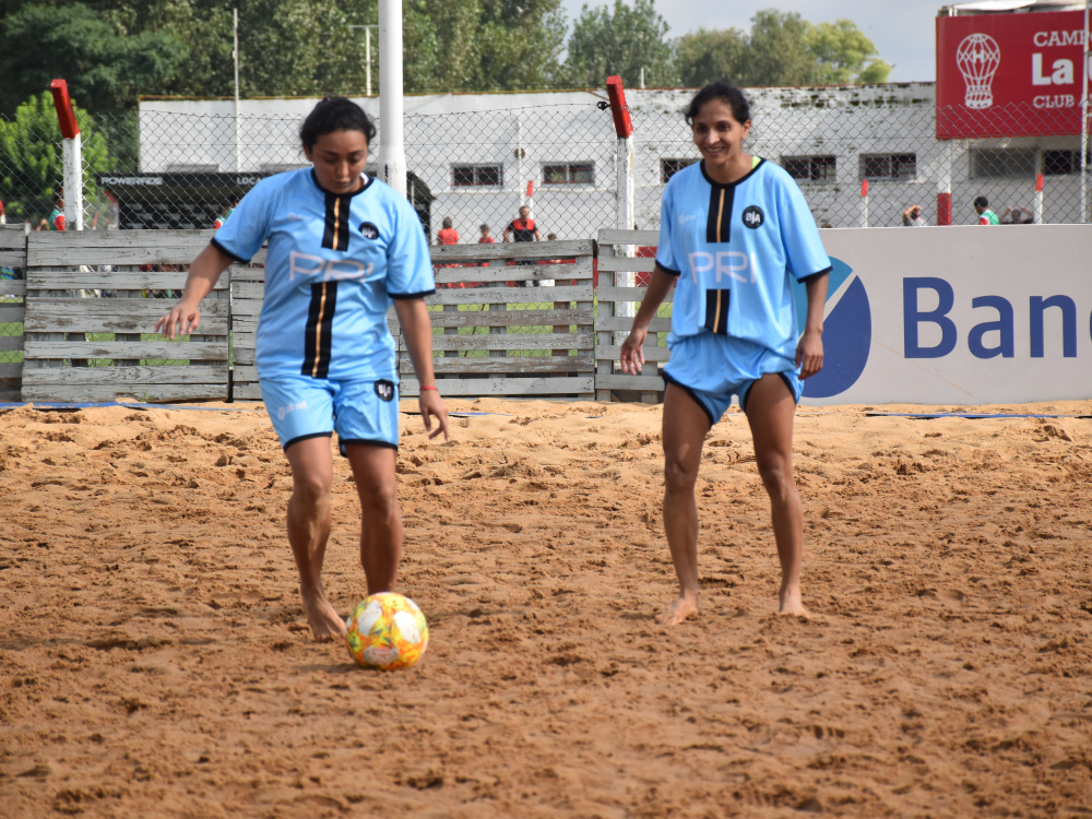 Fútbol playa femenino: se jugó parcialmente la fecha 3 y Argentino de Rosario es líder
