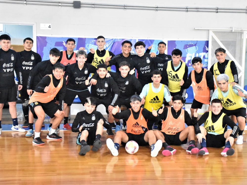 El equipo Sub 17 de futsal completó una nueva semana en Ezeiza