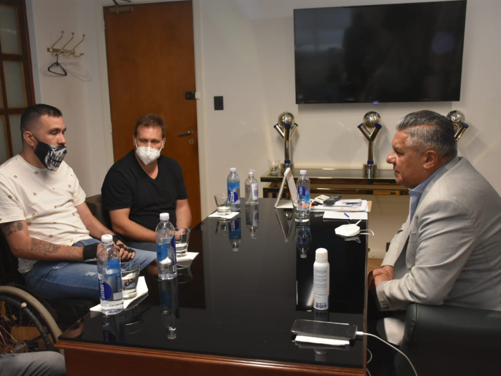 Homenajes y acompañamiento a Enzo Baglivo