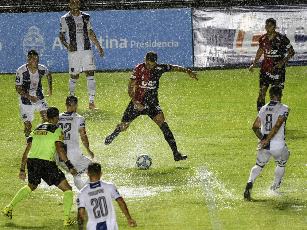 Colón cayó por 2-1 ante Talleres