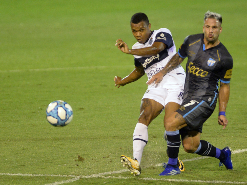 Atlético Tucumán superó a Gimnasia