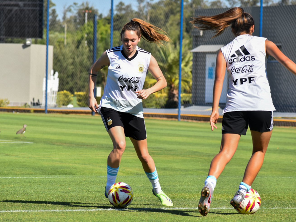 La Selección Mayor entrenó con las convocadas del AMBA