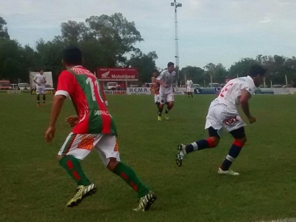 Volvió a rodar la pelota