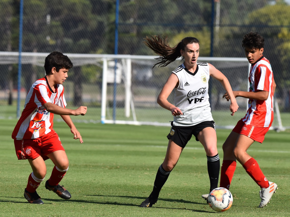 Amistoso en la práctica vespertina de la Sub 20 Femenina