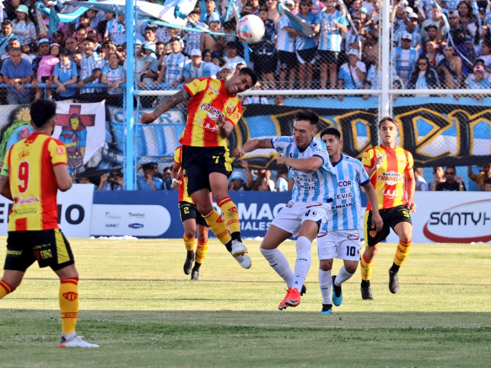 Racing de Córdoba venció a Sarmiento de Resistencia y jugará la final