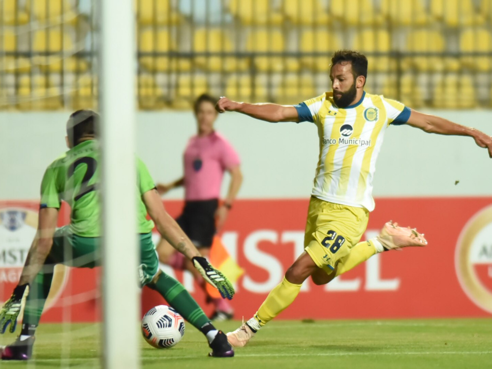 Rosario Central igualó 1-1 frente a Huachipato