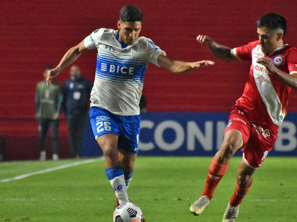 En el inicio de la jornada, Argentinos cayó 1-0 ante Universidad Católica como local 