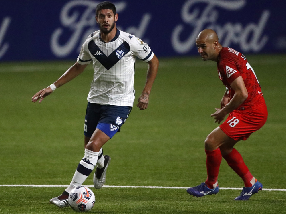 Como visitante, Vélez venció 2-0 a Unión La Calera 