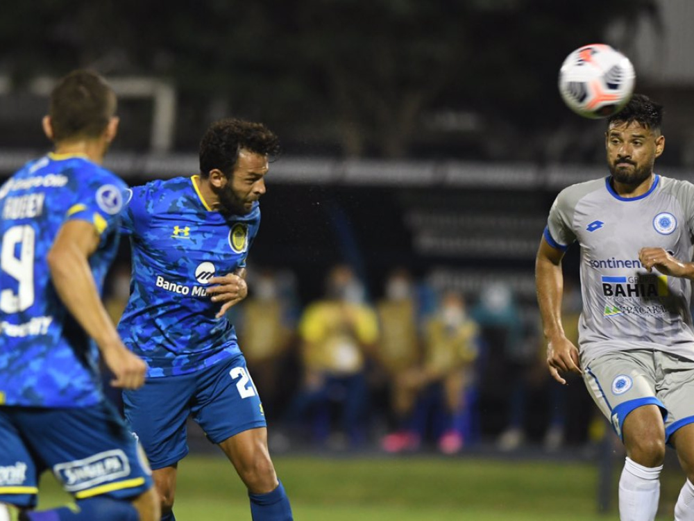 En Paraguay, Rosario Central cayó 1-0 frente a 12 de Octubre