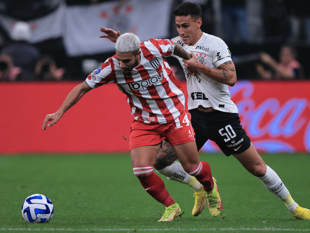 Estudiantes perdió 1-0 con Corinthians por la ida de los cuartos de final