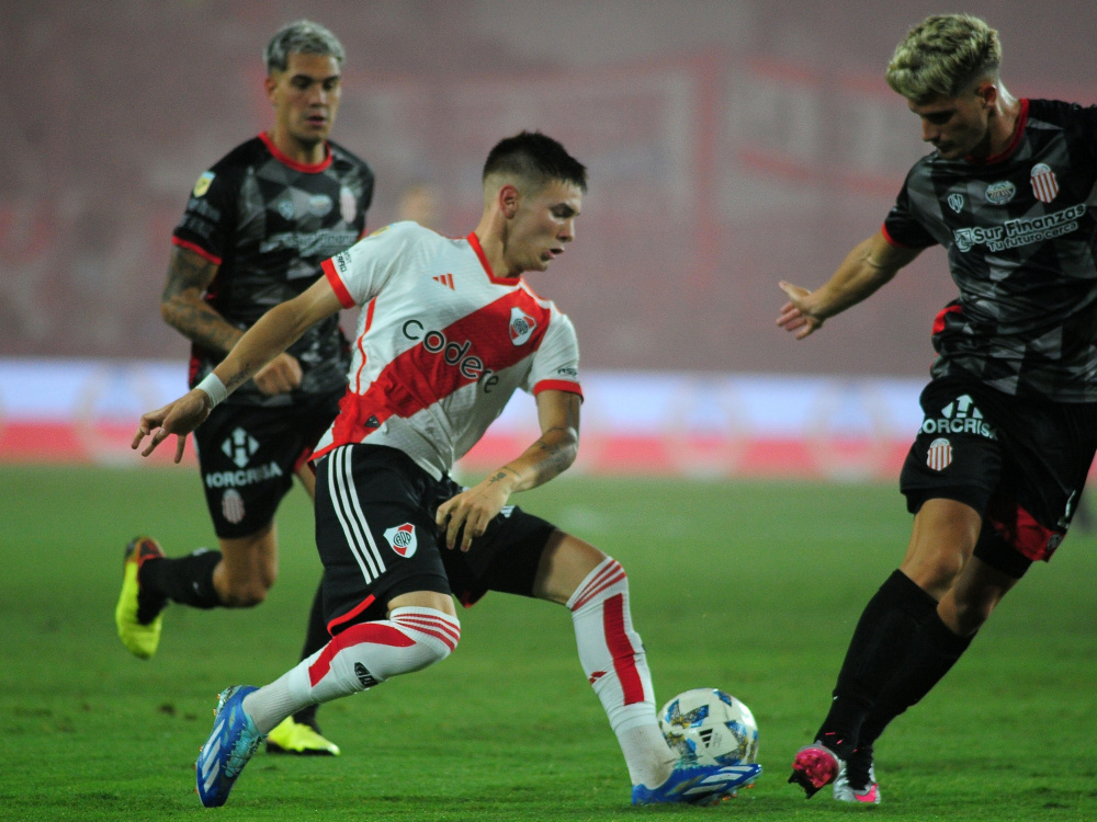 Como visitante, River derrotó 2-0 a Barracas Central