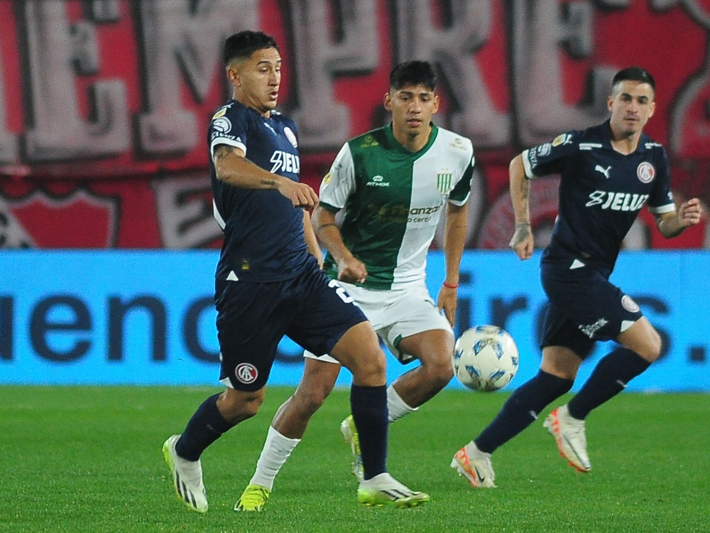 Independiente derrotó a Banfield 2-1