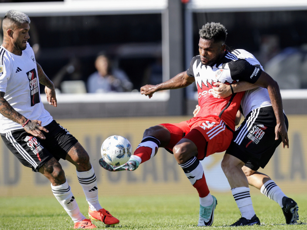 River venció 3-0 a Riestra