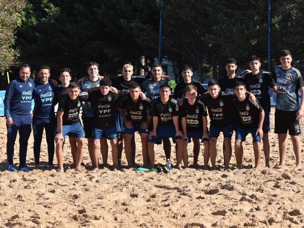 Las Selecciones de Fútbol Playa se entrenaron en el Predio y completaron la semana de trabajo