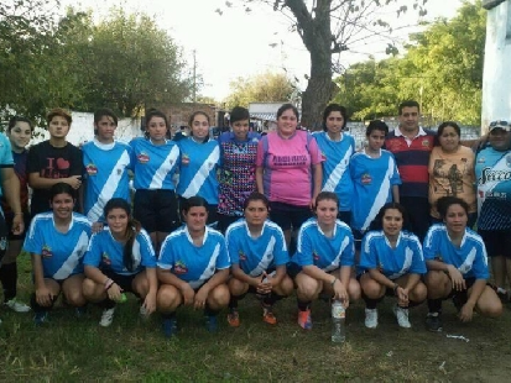 Las chicas pisan la pelota en Tucumán