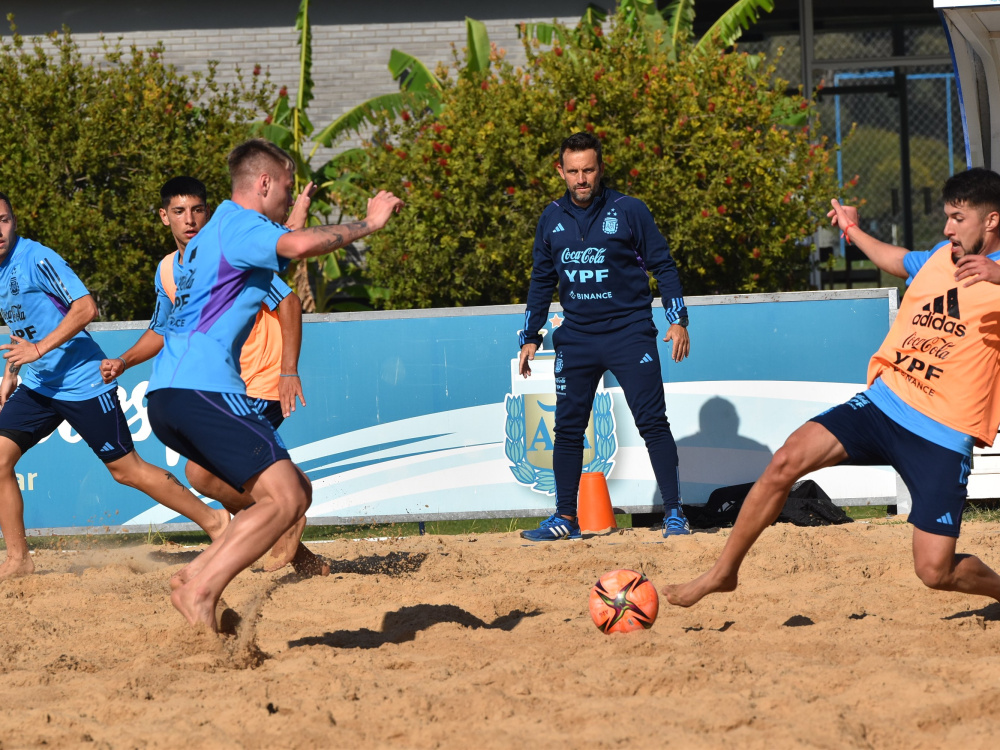 La Selección de Fútbol Playa completó la tercera semana de trabajo en Ezeiza
