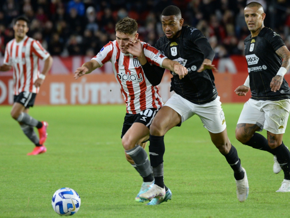 Estudiantes superó 4-0 a Tacuary en La Plata