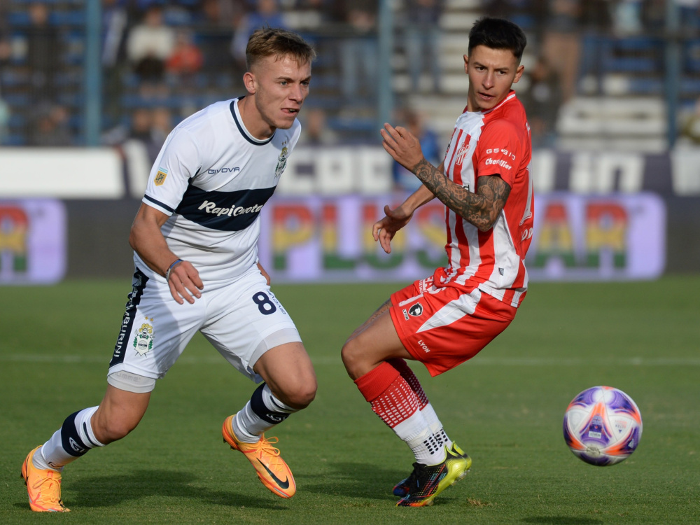 Gimnasia le ganó a Instituto 2-0