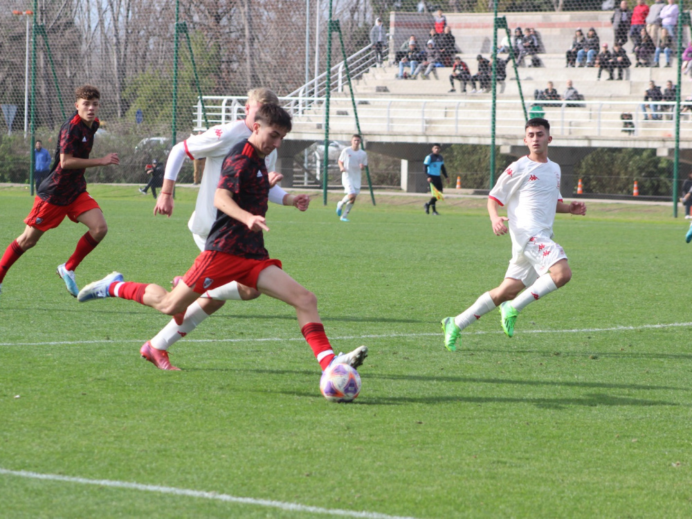 Juveniles: se reanudó el torneo con la fecha 17