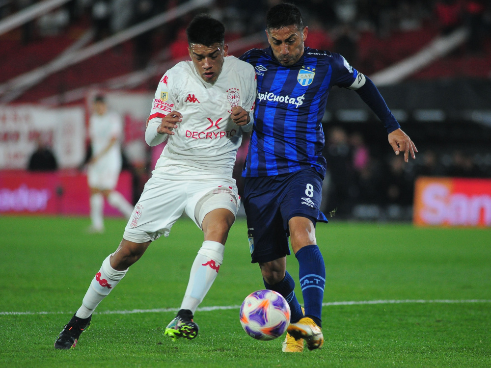 De visitante Atlético Tucumán derrotó 1-0 a Huracán