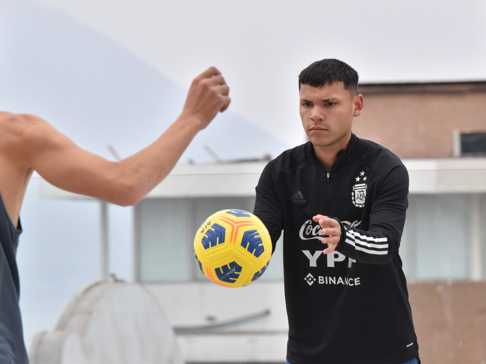 En su fecha libre, Argentina fue al Arena Cavancha para ver a sus próximos rivales