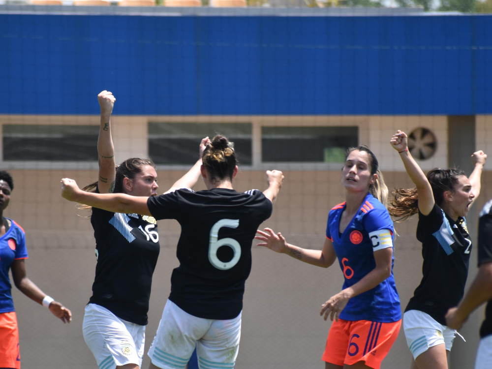 La Selección Femenina igualó 2-2 con Colombia