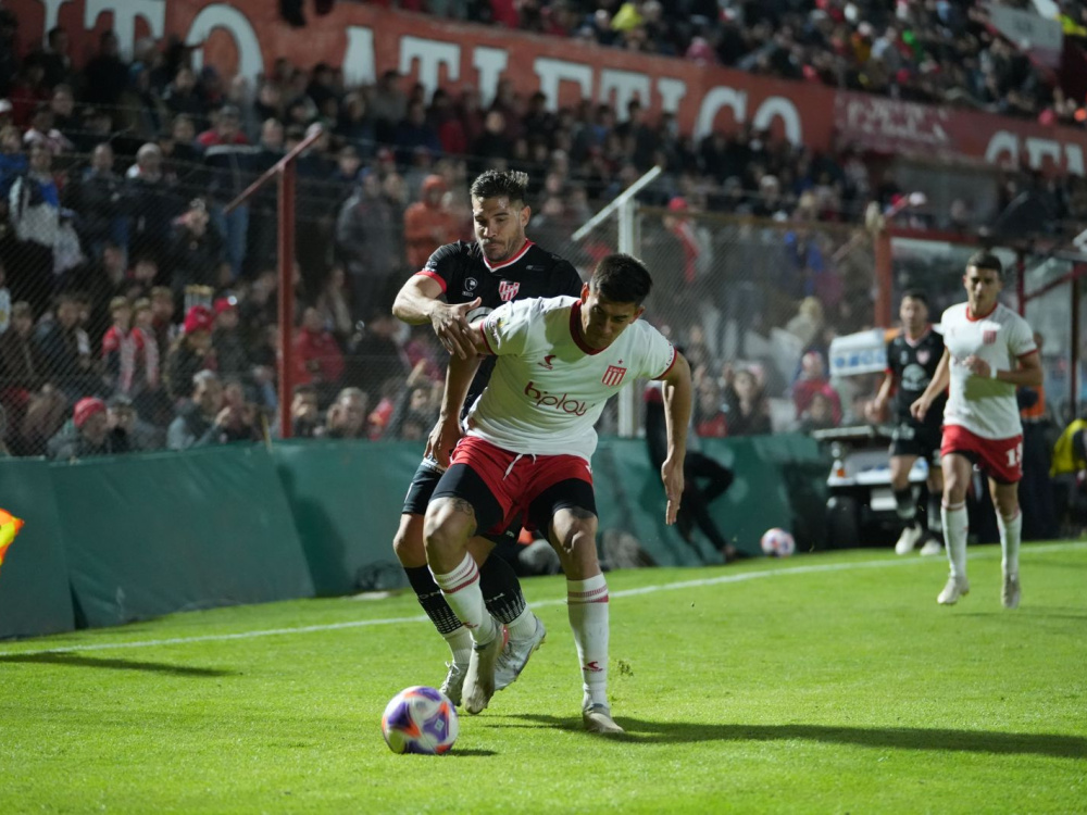 Instituto y Estudiantes empataron sin goles