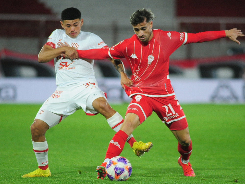 Unión derroto 1-0 a Huracán como visitante