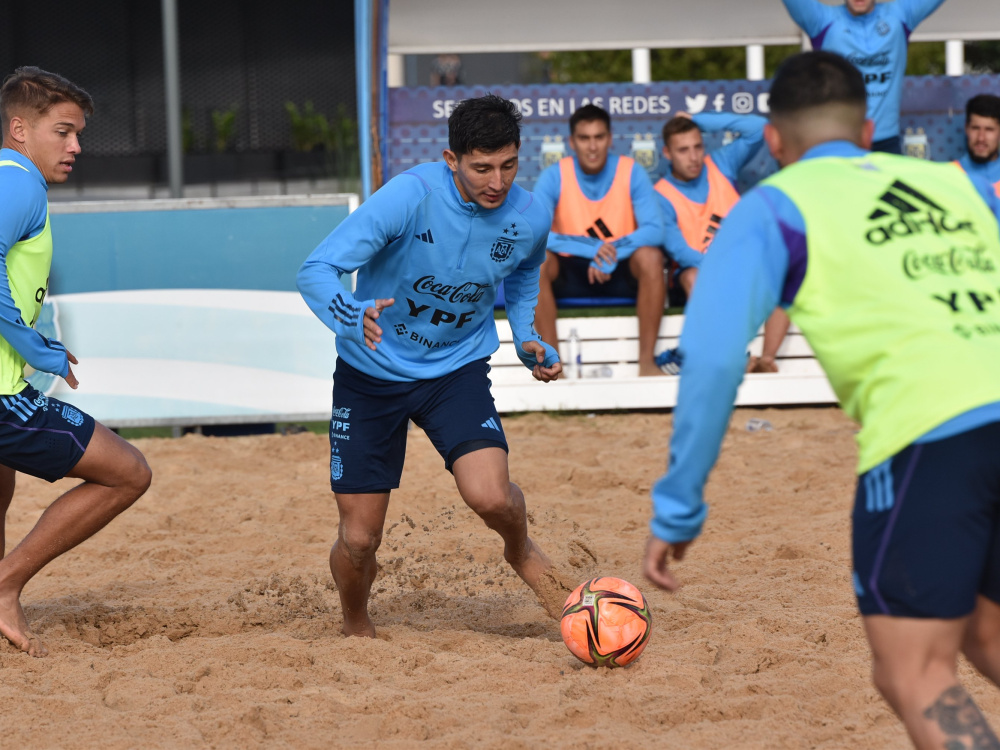 La Selección de Fútbol Playa comenzó su séptimo ciclo de trabajo con una práctica de dos horas